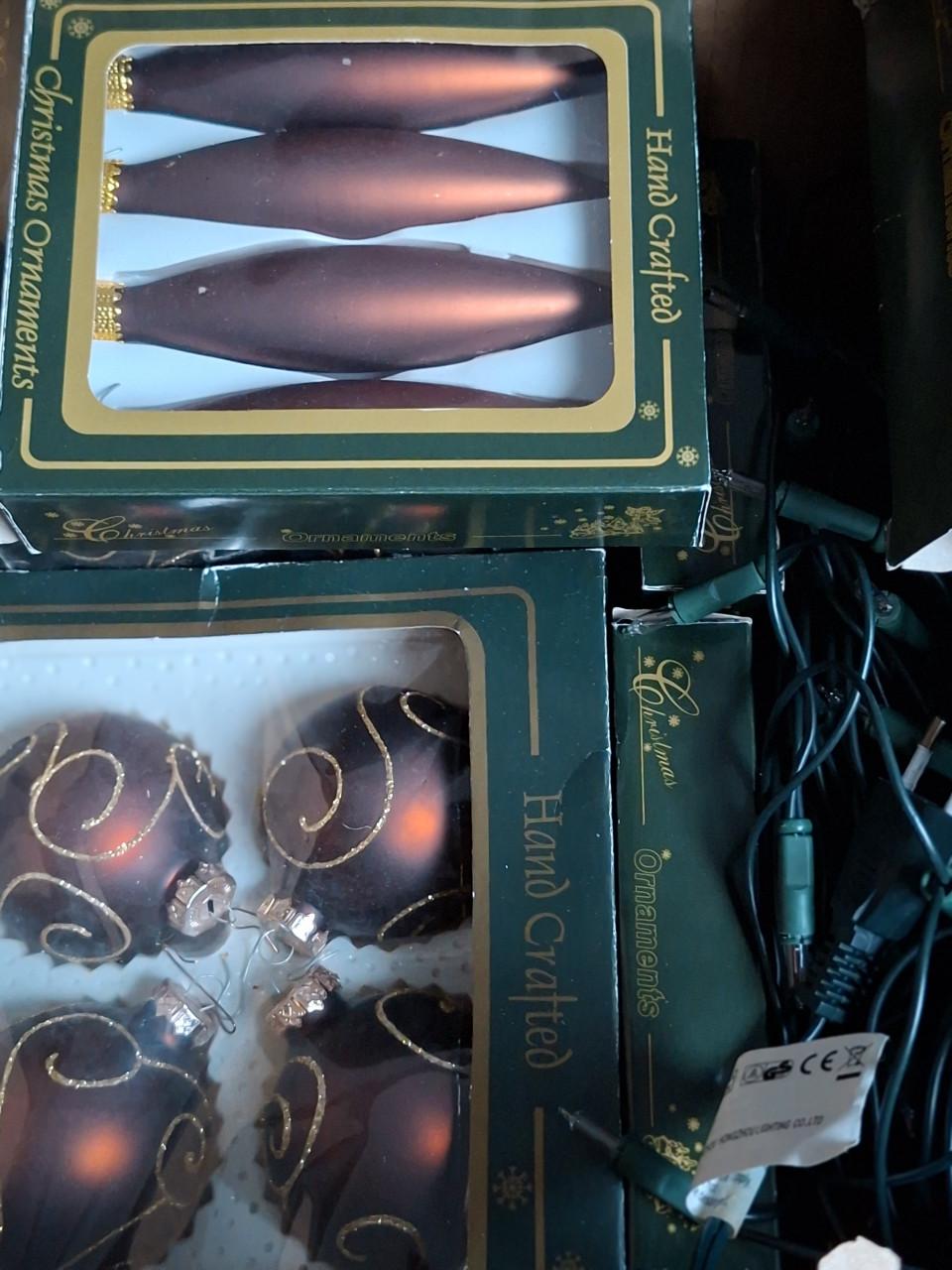 KERSTBOOM ± 1M80 COMPLEET Z.G.A.N.