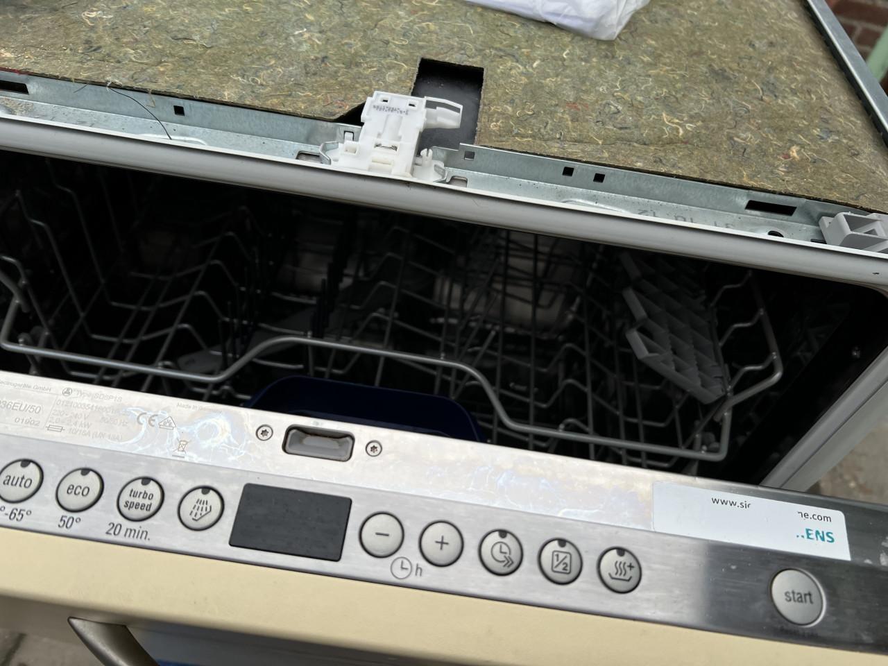 Siemens volledig geïntegreerde inbouw vaatwasser 83x60 cm.