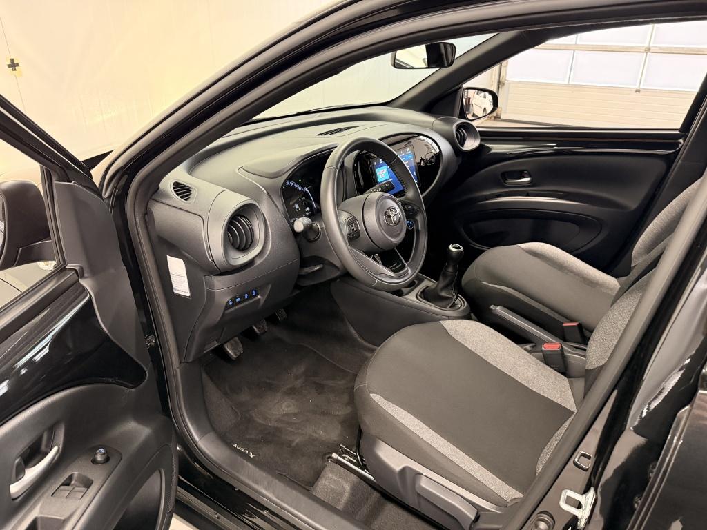 Toyota Aygo x 1.0 vvt-i mt play| camera| airco| adap.cruise