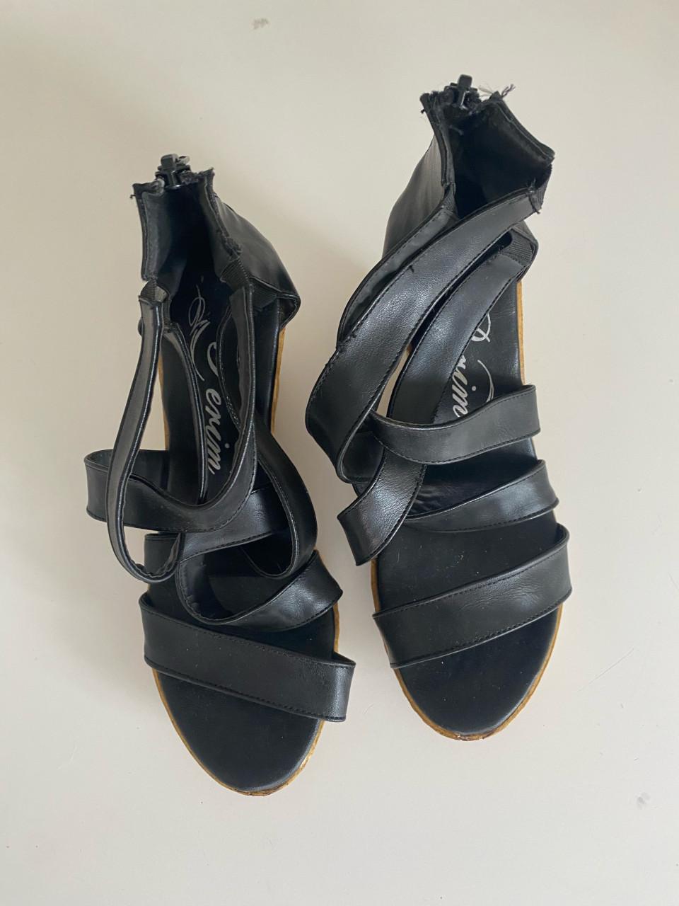 Zwarte schoen met sleehak