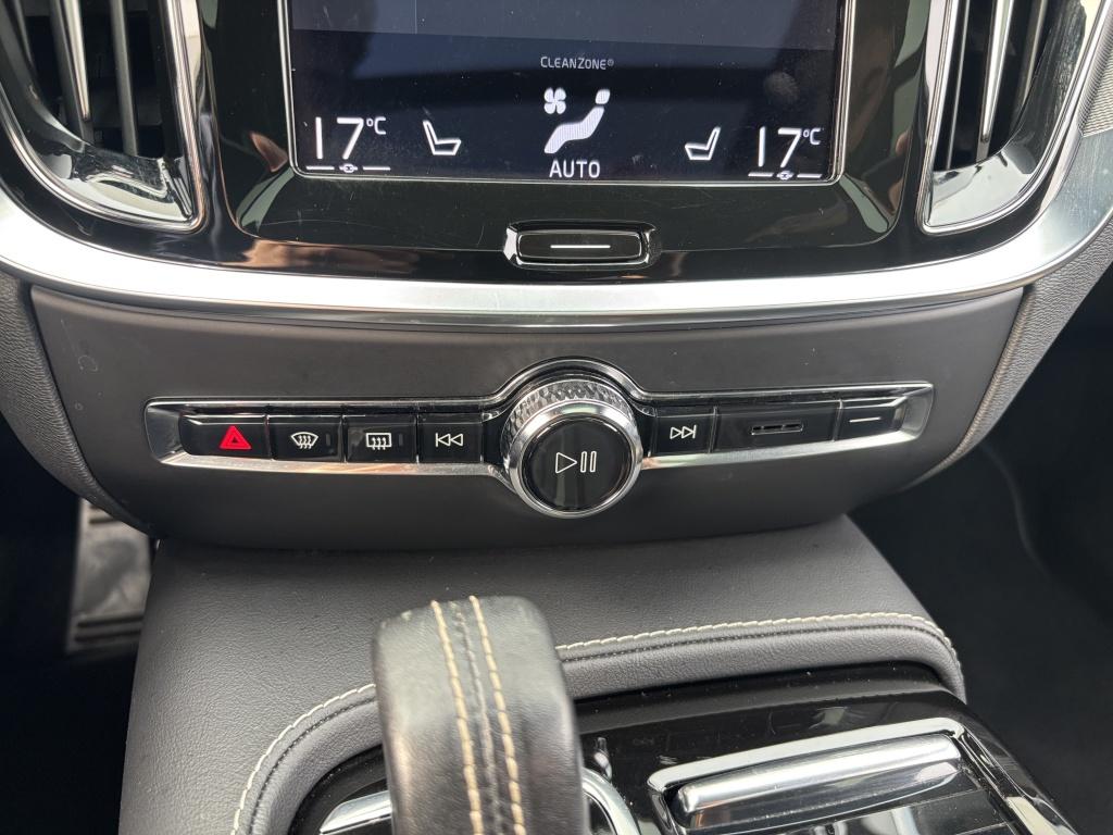 Volvo V60 t6 398pk recharge r-design| panodak| adap.cruise| camera| awd