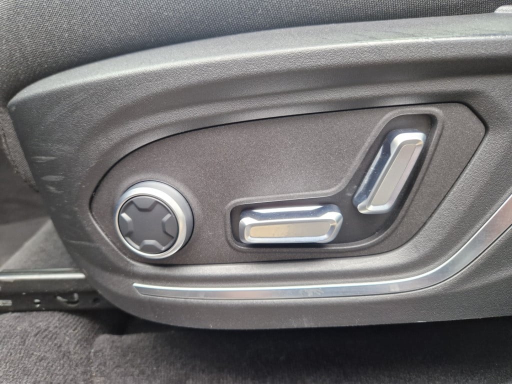 Lynk & Co 01 1.5 plug in hybrid 261pk , panodak , 360 gr camera , carplay