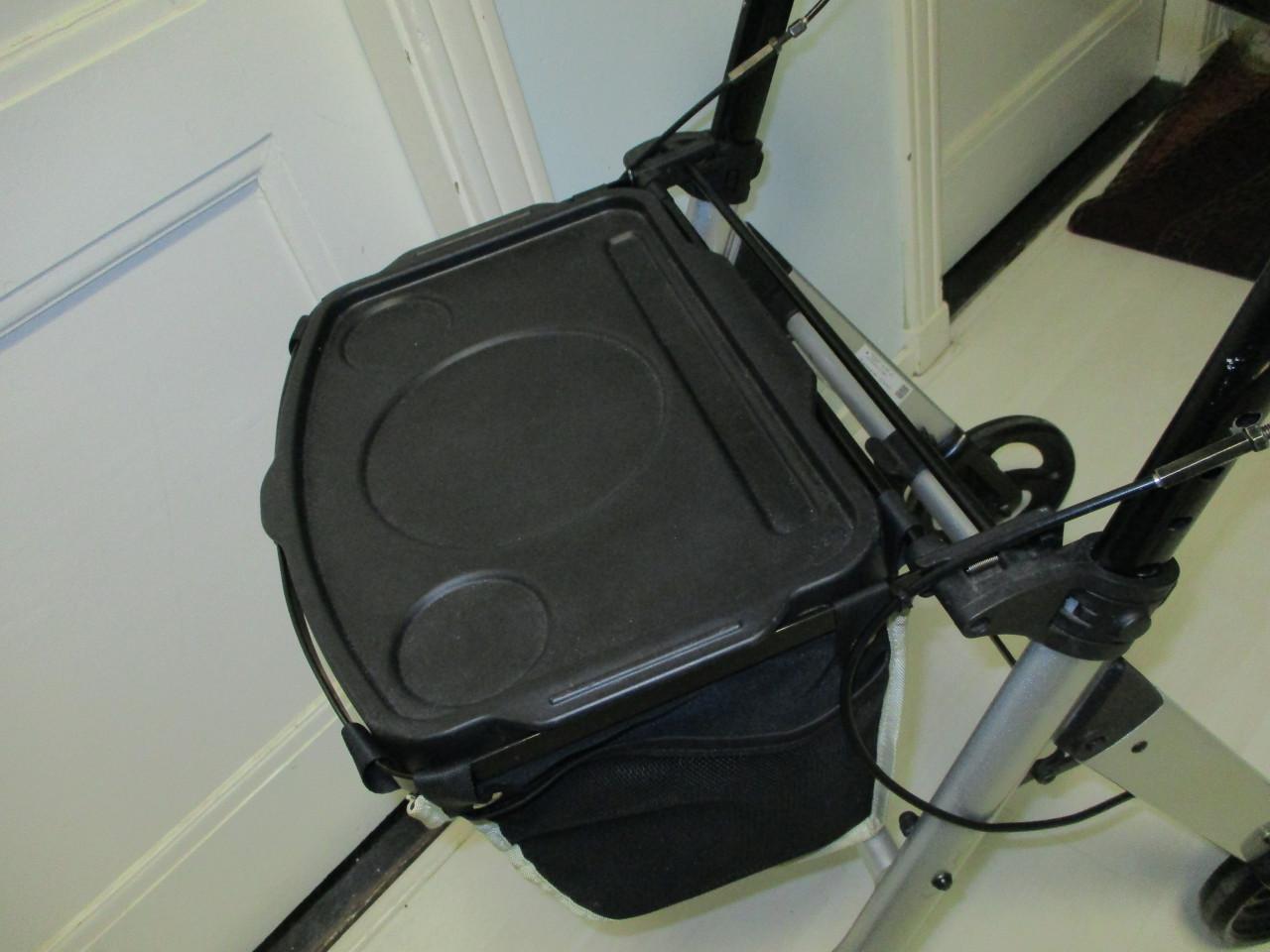 Binnen rollator met tas en dienblad te koop