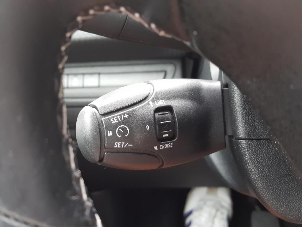 Peugeot 2008 allure1.2 puretech 110pk navigatie | cruise & climate control 