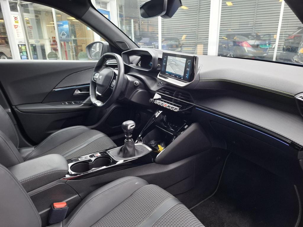 Peugeot 2008 suv 130 gt-line schuif-/kanteldak/cam/trekhaak