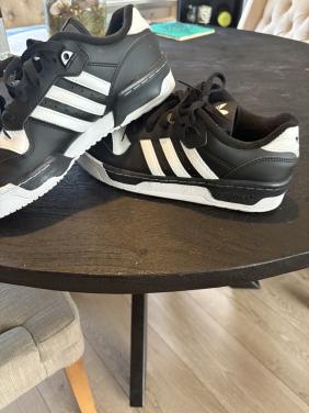 Adidas schoenen