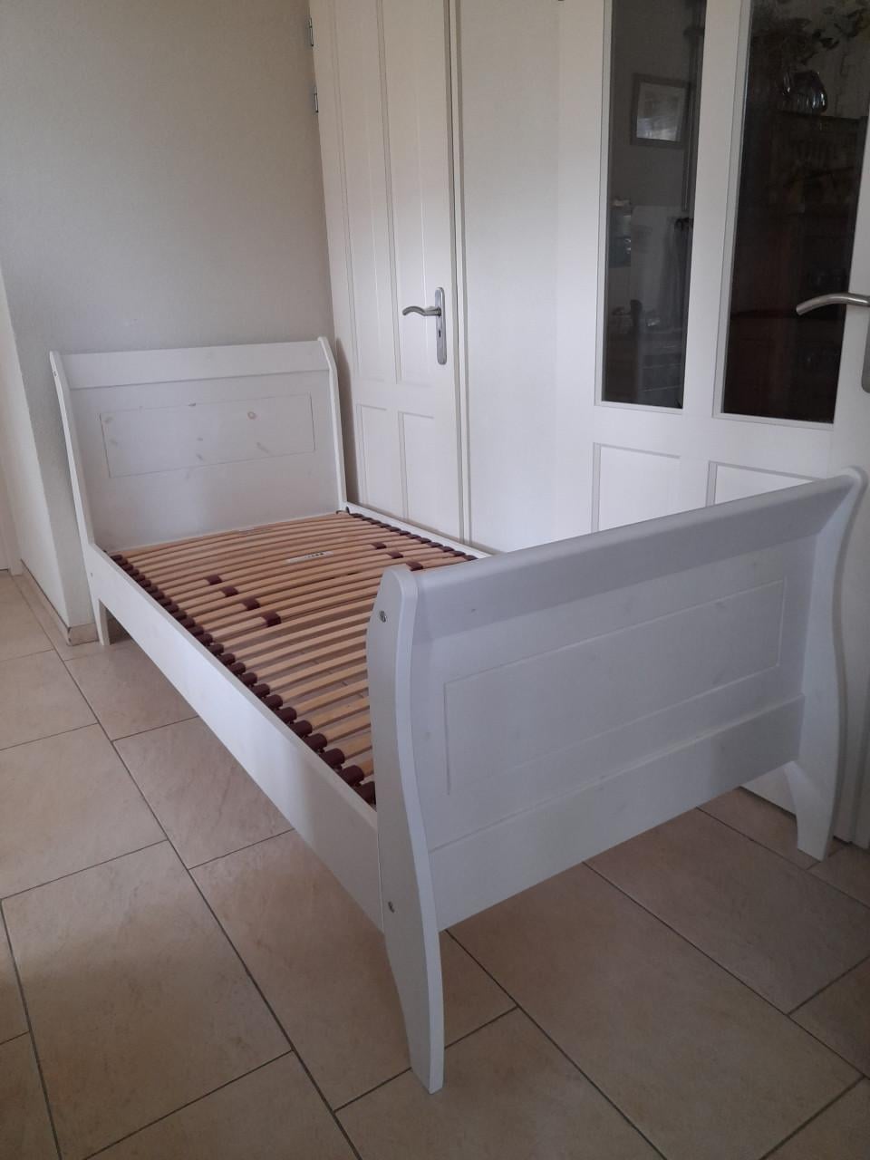 Mooi 1persoons bed (in goede nette staat ) 90 x 200