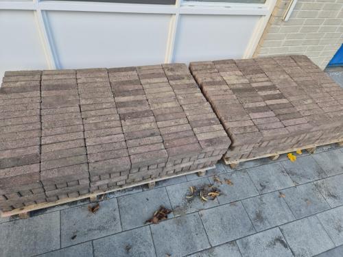 Stenen(waaltjes) rood-bruin ca 11m2