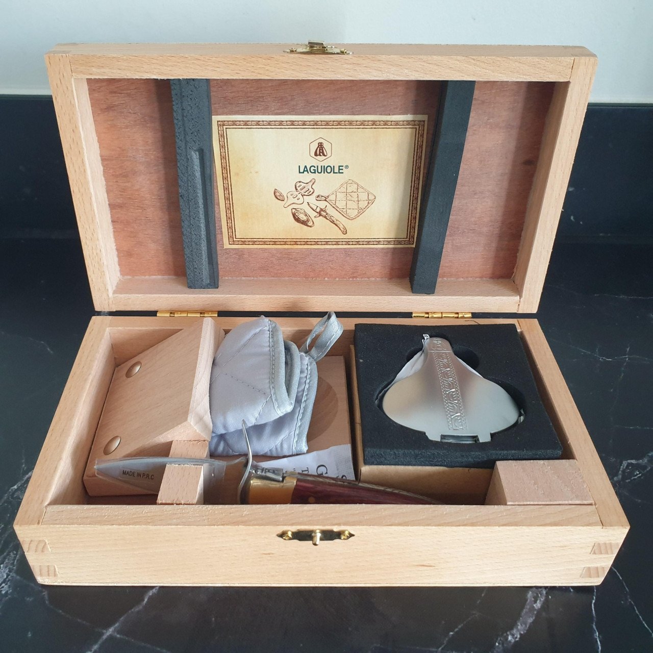 Giftset Laguiole oesters openen in houten doos