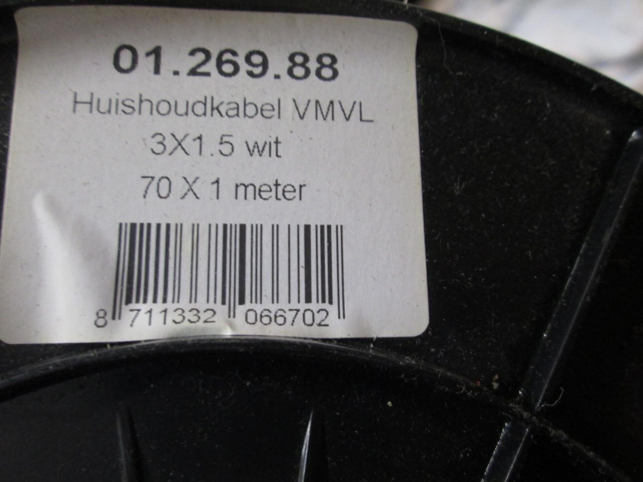Losse geaarde kabel nieuw op de rol 3 x 1.5