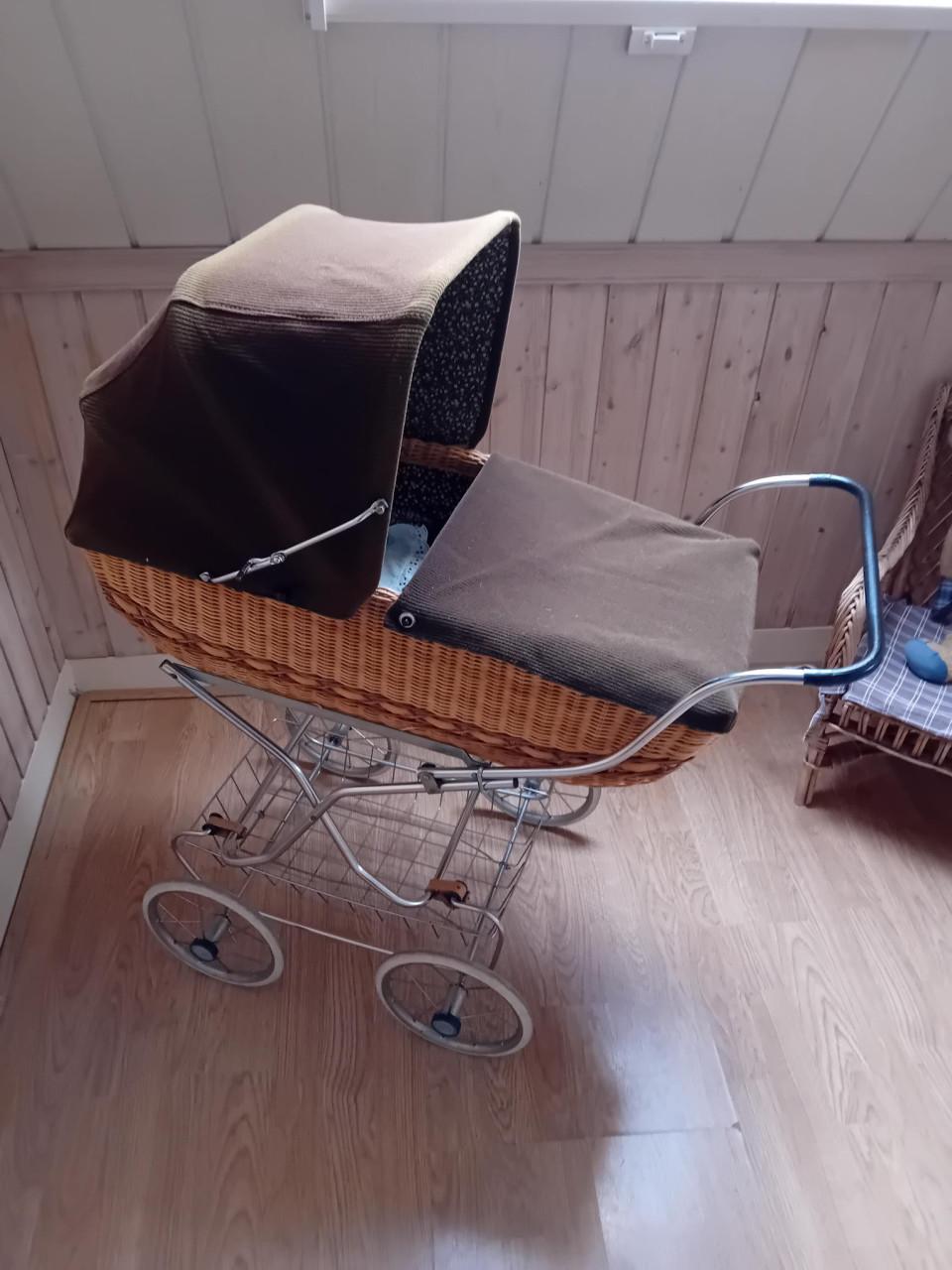 Poppenkinderwagen en poppen wandelwagen