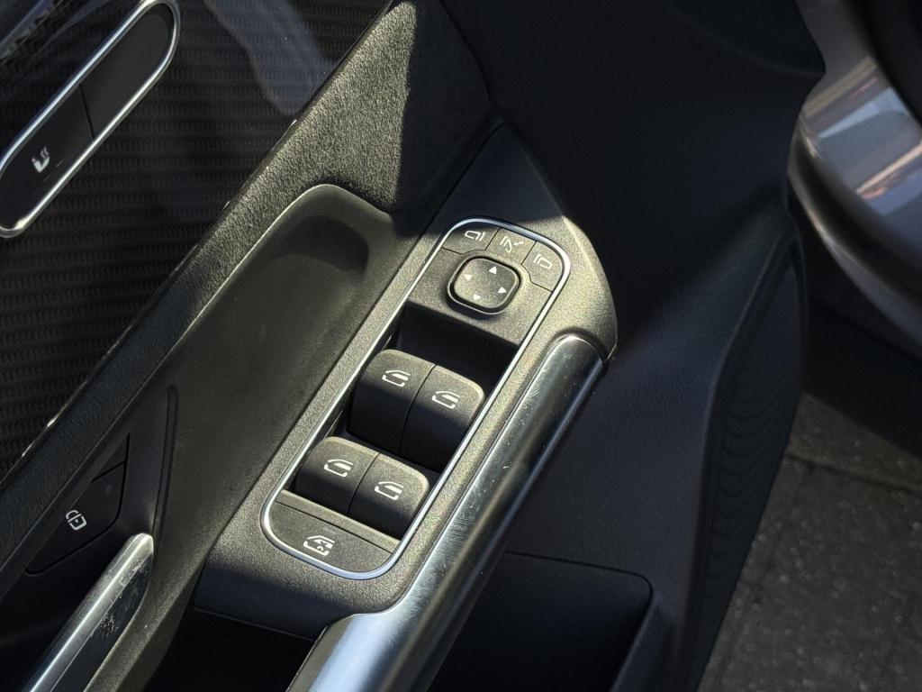 Mercedes-Benz Gla-klasse 180 amg line nl-auto, trekhaak afneembaar np. €60.