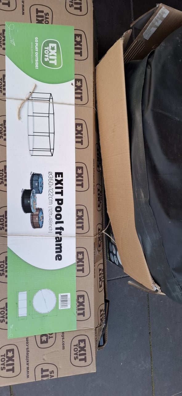EXIT black leather 360 rond zwembad 2022