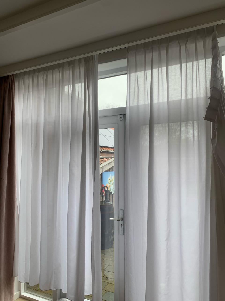 In between gordijnen wit