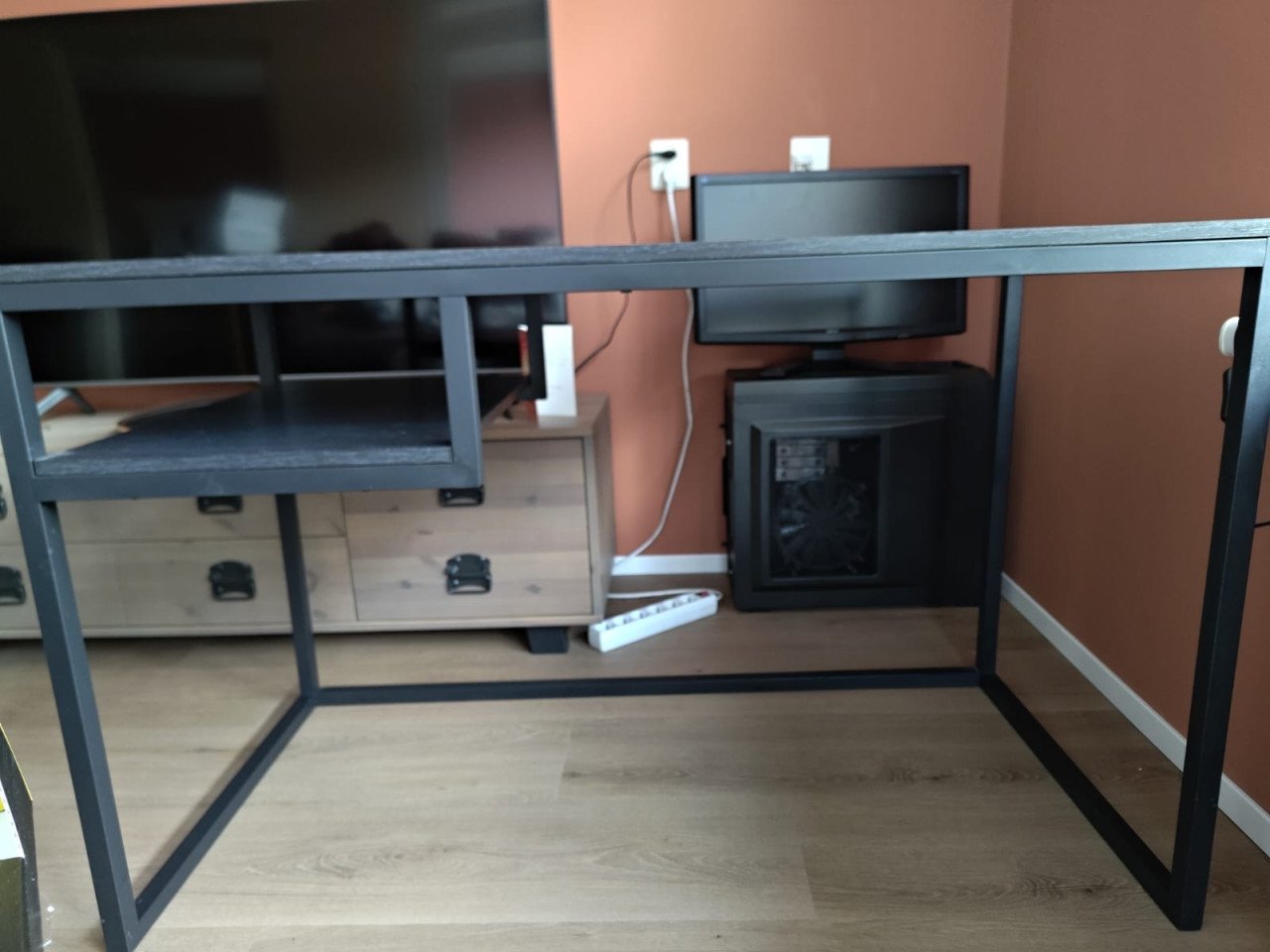 ZWART BUREAU/ WERKTAFEL