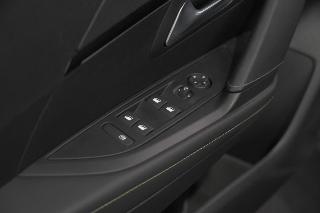 Peugeot 208 1.2 hybrid 145 e-dcs6 gt | alcantara pakket | camera | apple ca