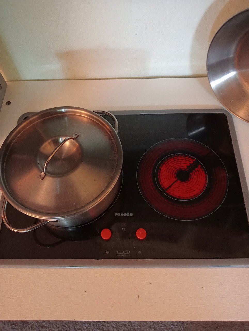 TE KOOP: MIELE SPEELKEUKENTJE, ALS NIEUW!!