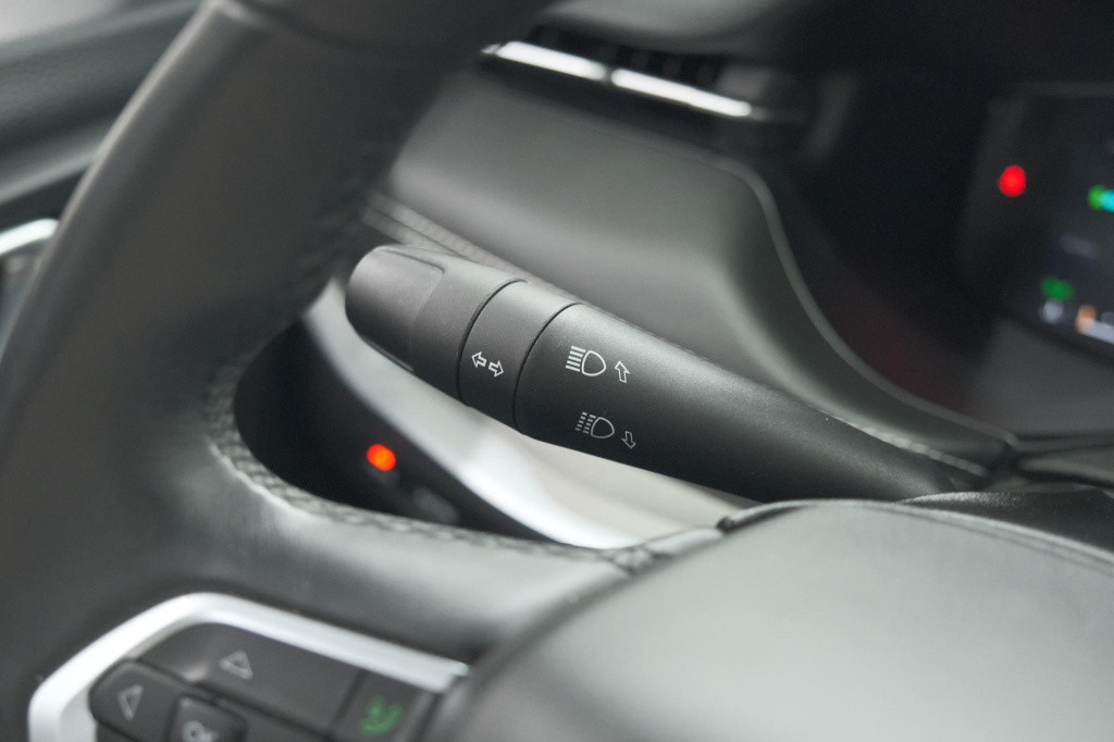 Jeep Compass 4xe 190 plug-in hybrid electric night eagle | camera | apple c