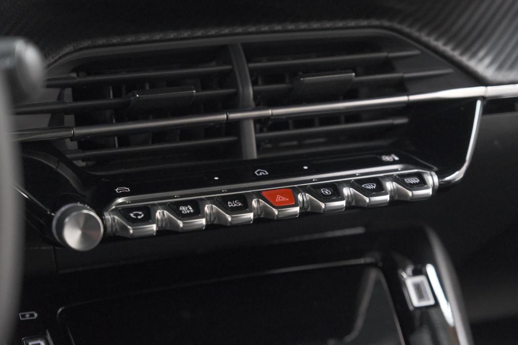 Peugeot 2008 puretech 100 allure | apple carplay | parkeersensoren | climat