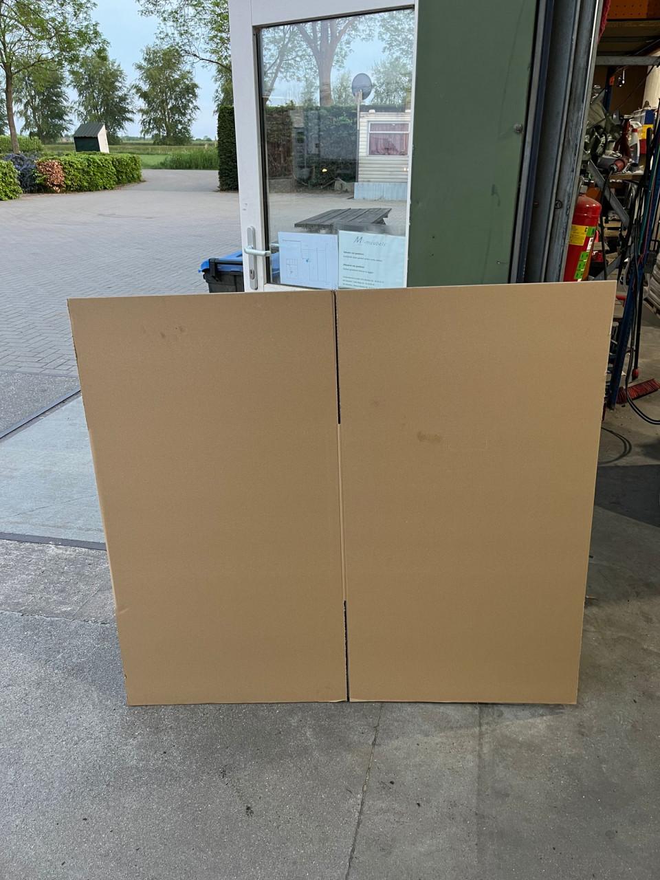 Partij dozen en inpakmateriaal