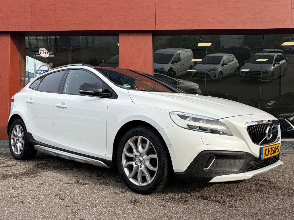 Volvo V40 cross country 2.0 t4 summum automaat | leer | trekhaak | styling 
