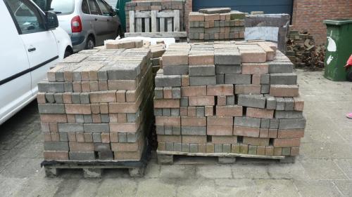 Partij betonklinkers voor een hele mooie prijs, nog in goede staat.