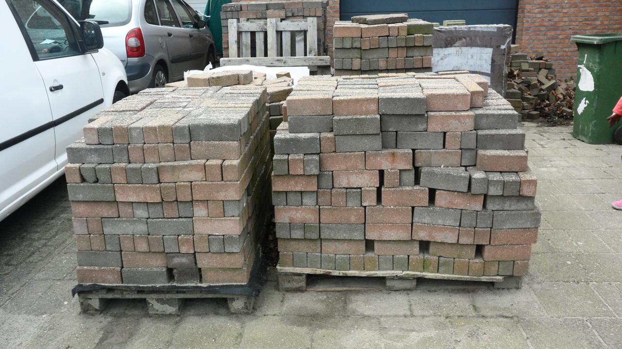 Partij betonklinkers voor een hele mooie prijs, nog in goede staat.