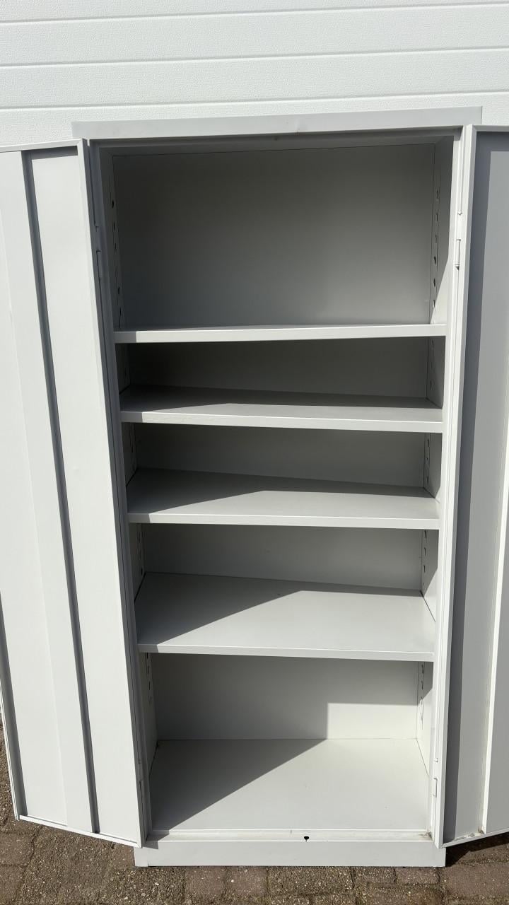 Draaideurkast metalenkast dossierkast archiefkast