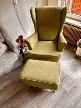 Fauteuil met voetenbankje