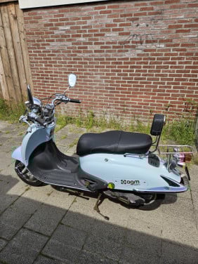 Agm retro scooter