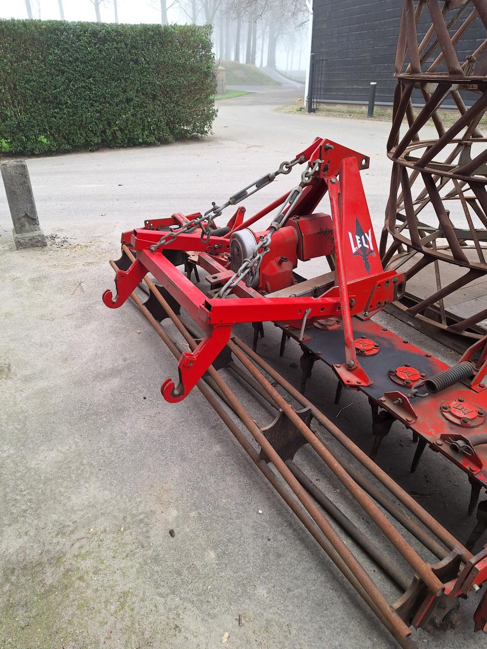 Lely roterkopeg 3mtr met egalisatieplaat, buizenrol en hef