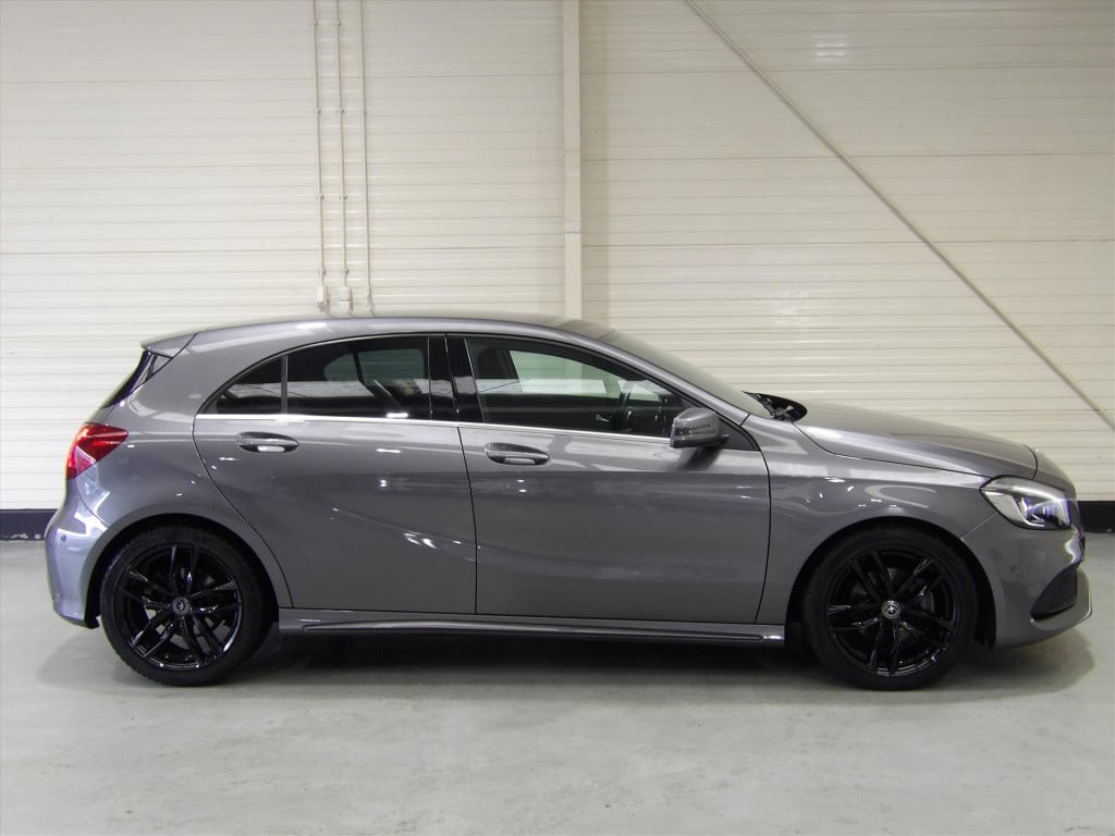Mercedes-Benz A-Klasse a180 122pk 7g-dct business solution amg