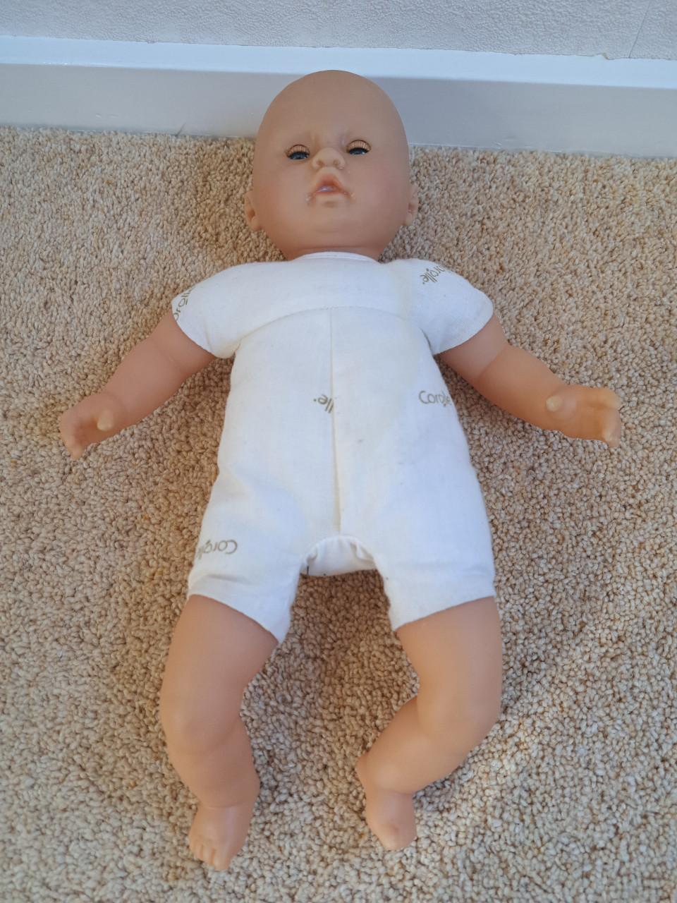 Babypop met zacht lijf en slaapoogjes 32 cm