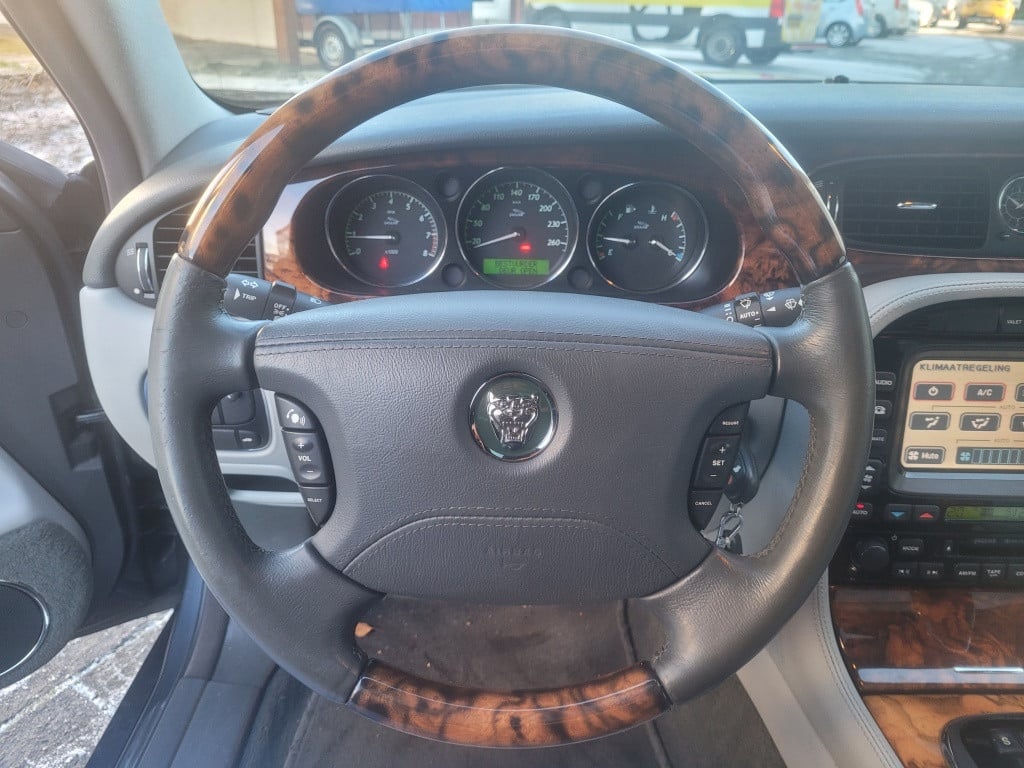 Jaguar Xj 3.0 v6 sport