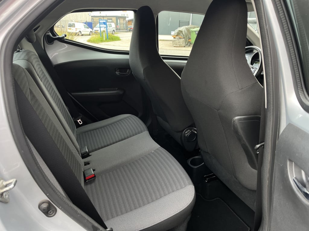 Toyota Aygo 1.0 vvt-i x-fun | airco | radio | bluetooth