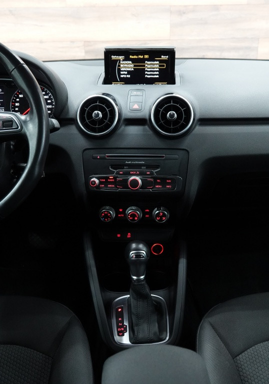 Audi A1 s-line 1.4 tfsi | automaat | pdc | navi | bluetooth |