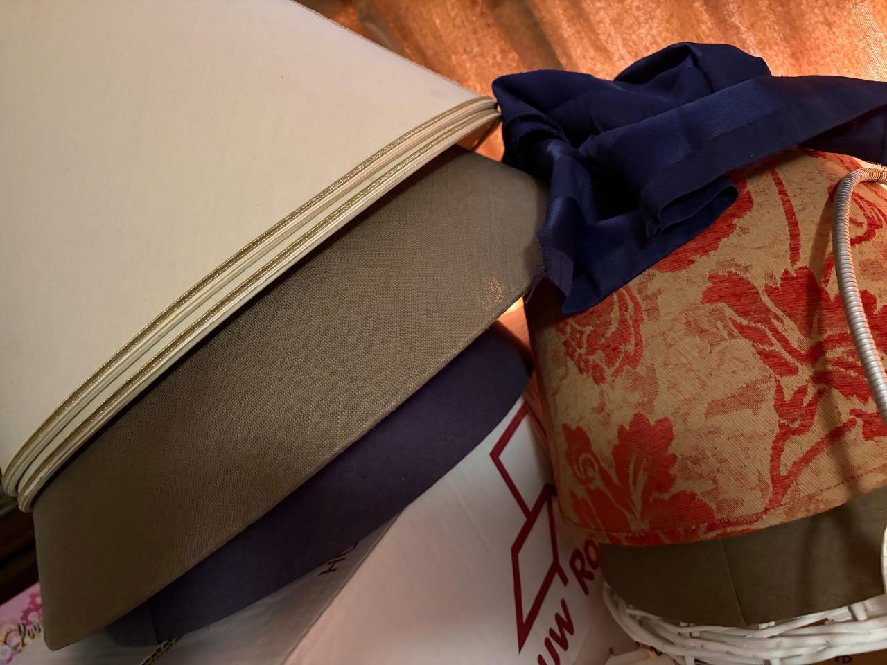 Dozen vol lampen en lampenkappen