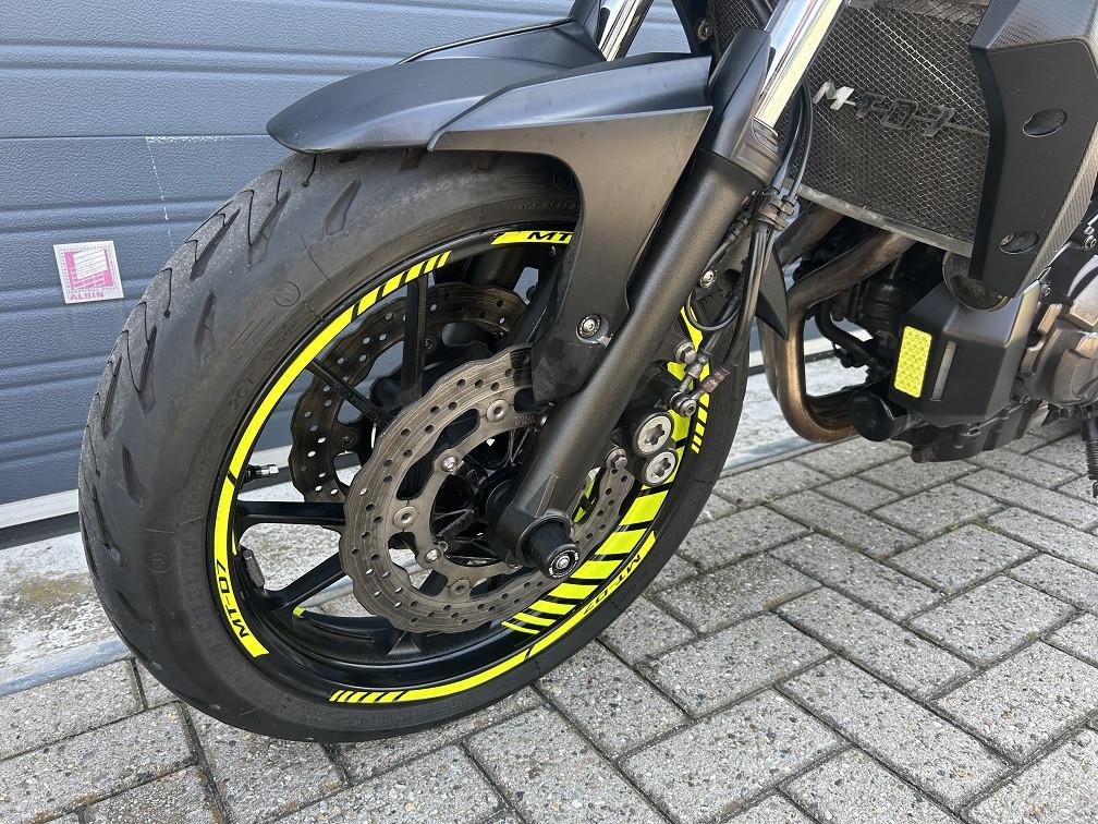 Yamaha MT07 uit nov 2015 met 43 dkm, comfortzadels, handkappen etc €4950,-