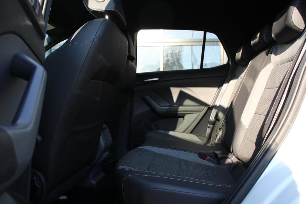 Volkswagen T-cross 1.0 tsi r-line - actieprijs: €20.195,- t/m 20 augustus!
