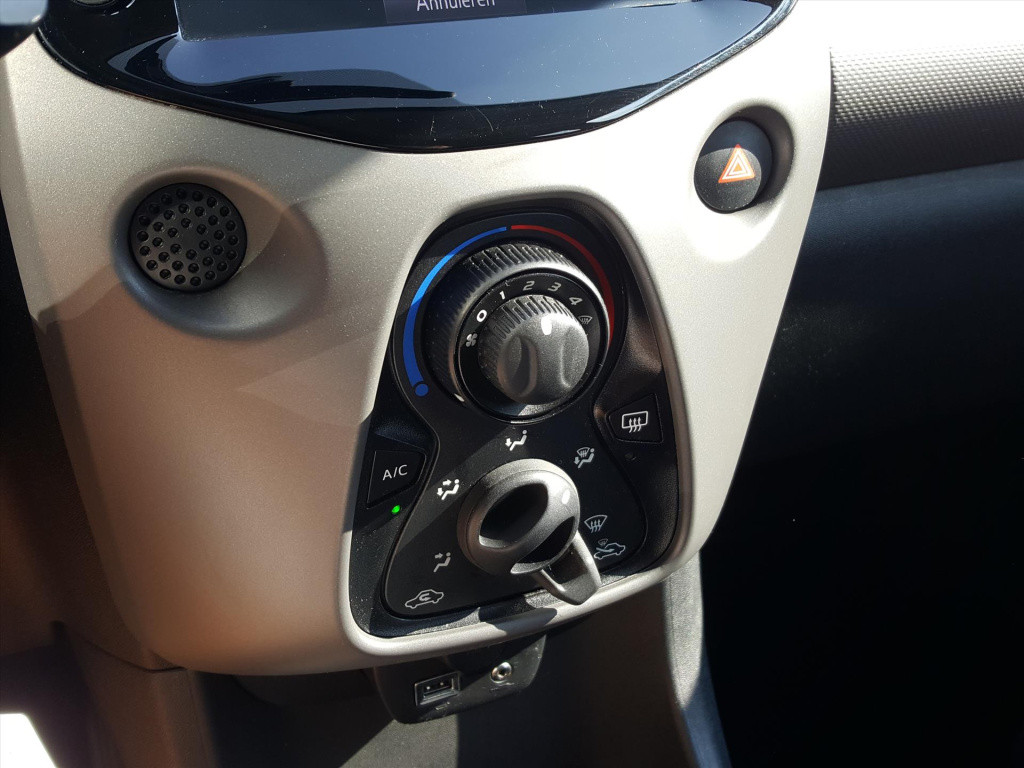 Peugeot 108 active 1.0 e-vti 72pk 5d premium pakket | airco | radio | bluet