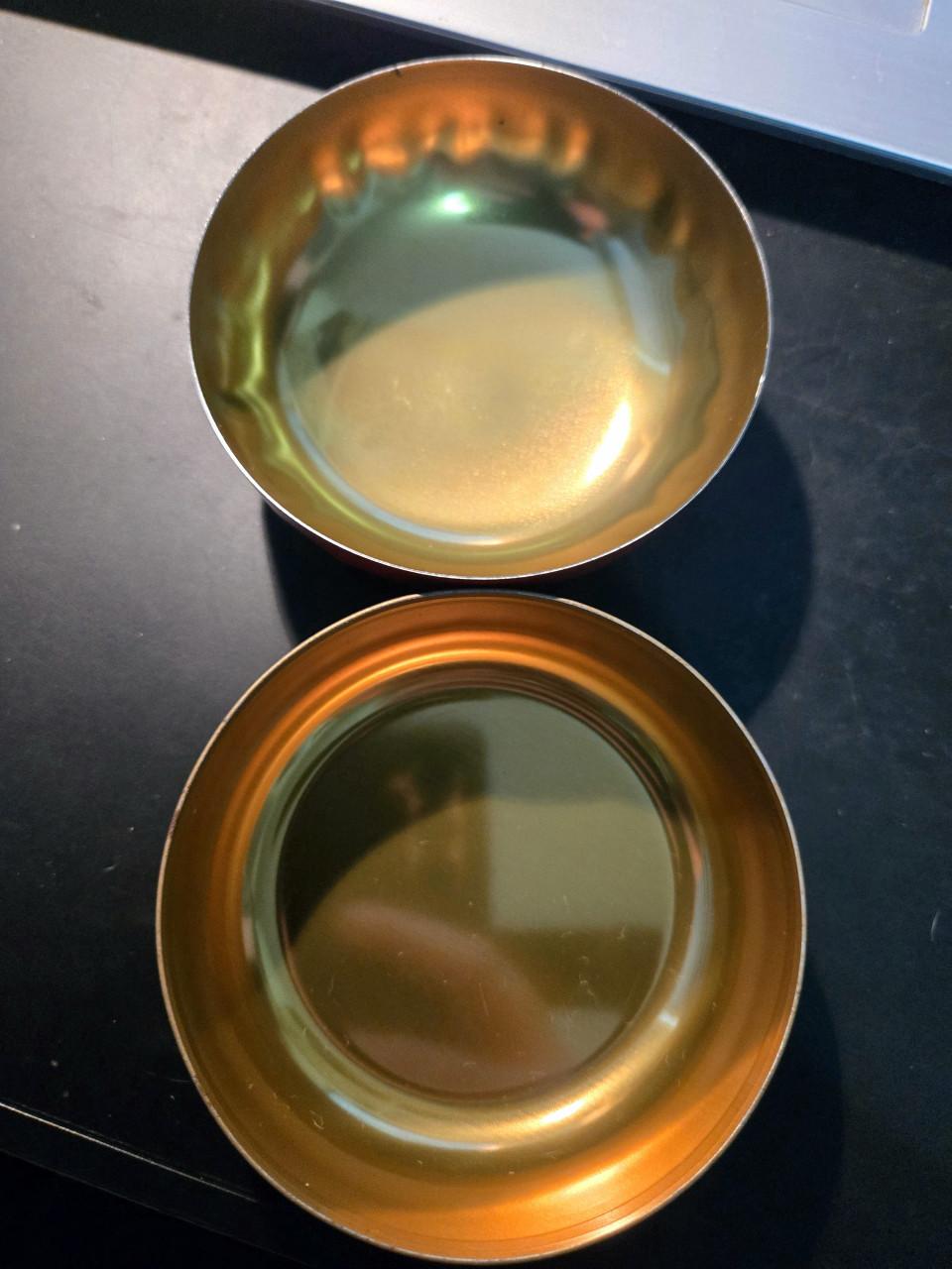 Decoratief, rond blik voor Hollandse kaas  Leeg.  Ø8.5 cm