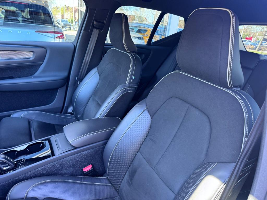 Volvo XC40 recharge p8 awd r-design