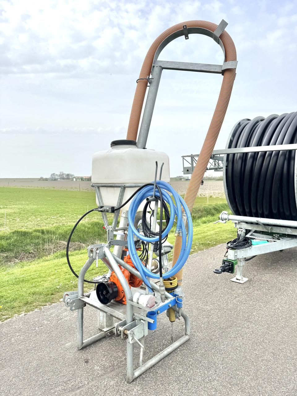 In nieuwstaat gegalvaniseerd haspel met sproeiboom + landini pomp 300/90