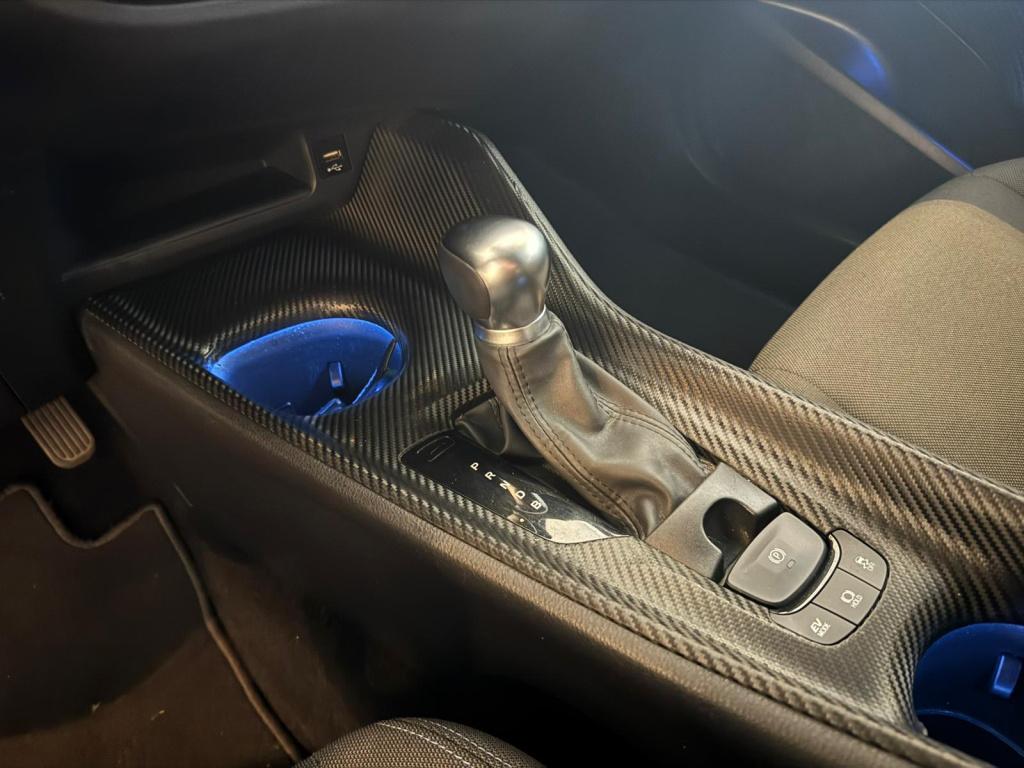 Toyota C-hr 1.8 hybrid business plus