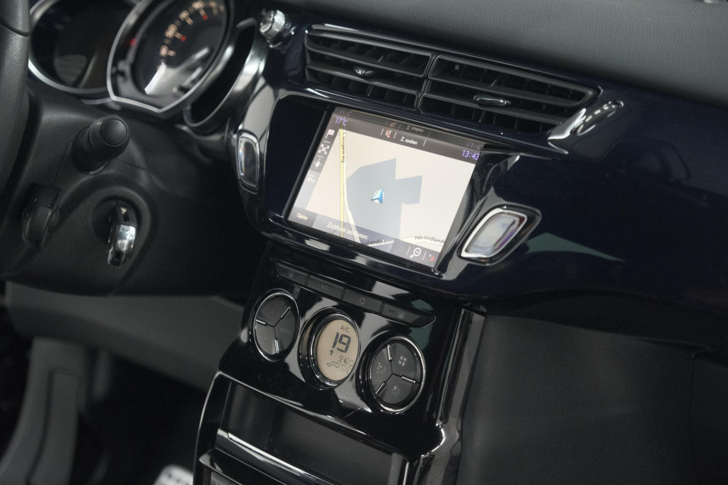 Ds Ds 3 puretech 110 so chic | camera | navigatie | parkeersensoren | clima
