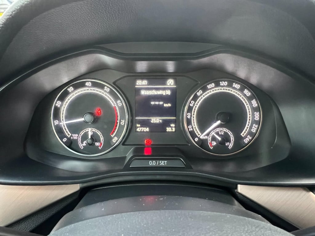 Skoda Kamiq 1.5 tsi act business edition, 150 pk, achteruitrijcamera enz...