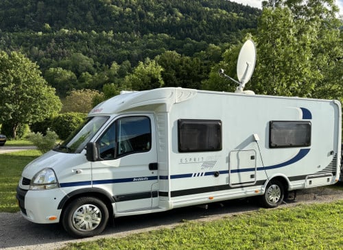 Camper Dethleffs Esprit RT 7014 enkele bedden