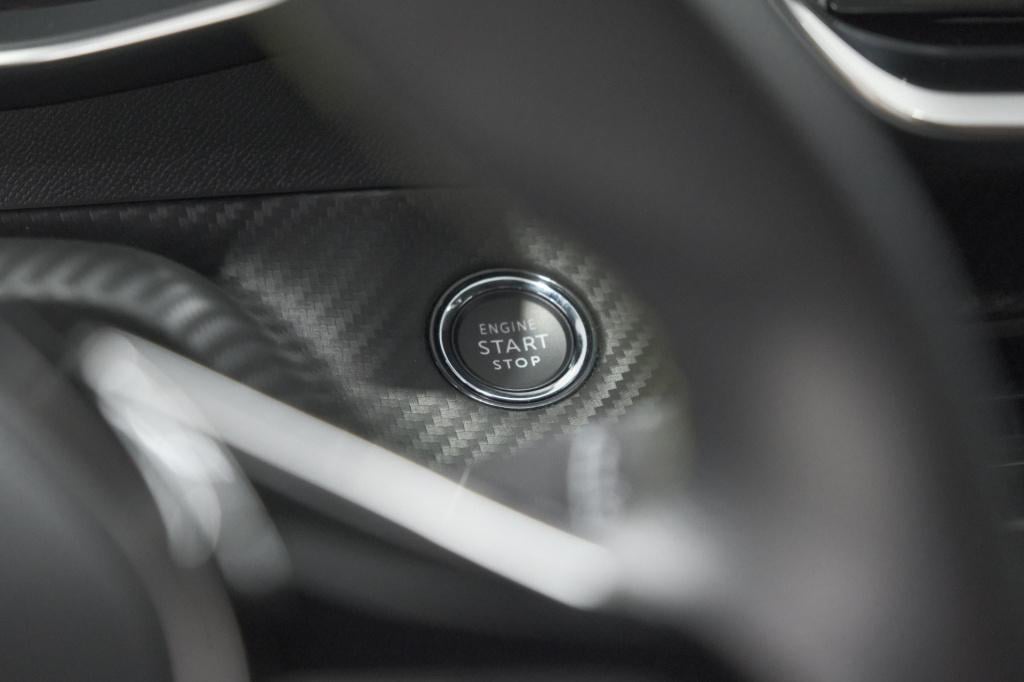 Peugeot 208 puretech 100 gt | camera | apple carplay | parkeersensoren | na
