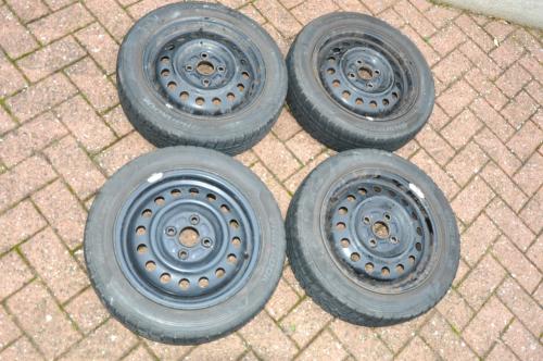 4x  14" velgen steekmaat 4x 100, ET 45 en naaf 54 + Hankook winterbanden