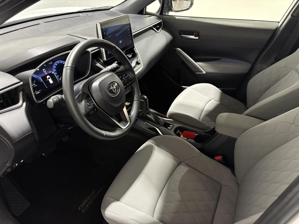 Toyota Corolla Cross hybrid 200 style| adap.cruise| camera| pdc| keyless